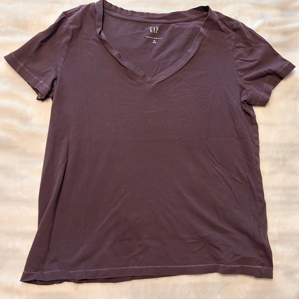 GAP V-Neck Short Sleeve Tee in Plum